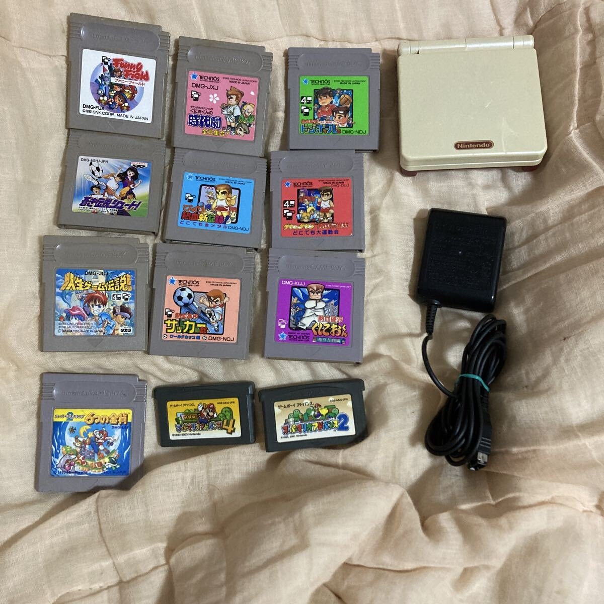 任天堂 ゲームボーイアドバンスSP ファミコンカラー オークション比較