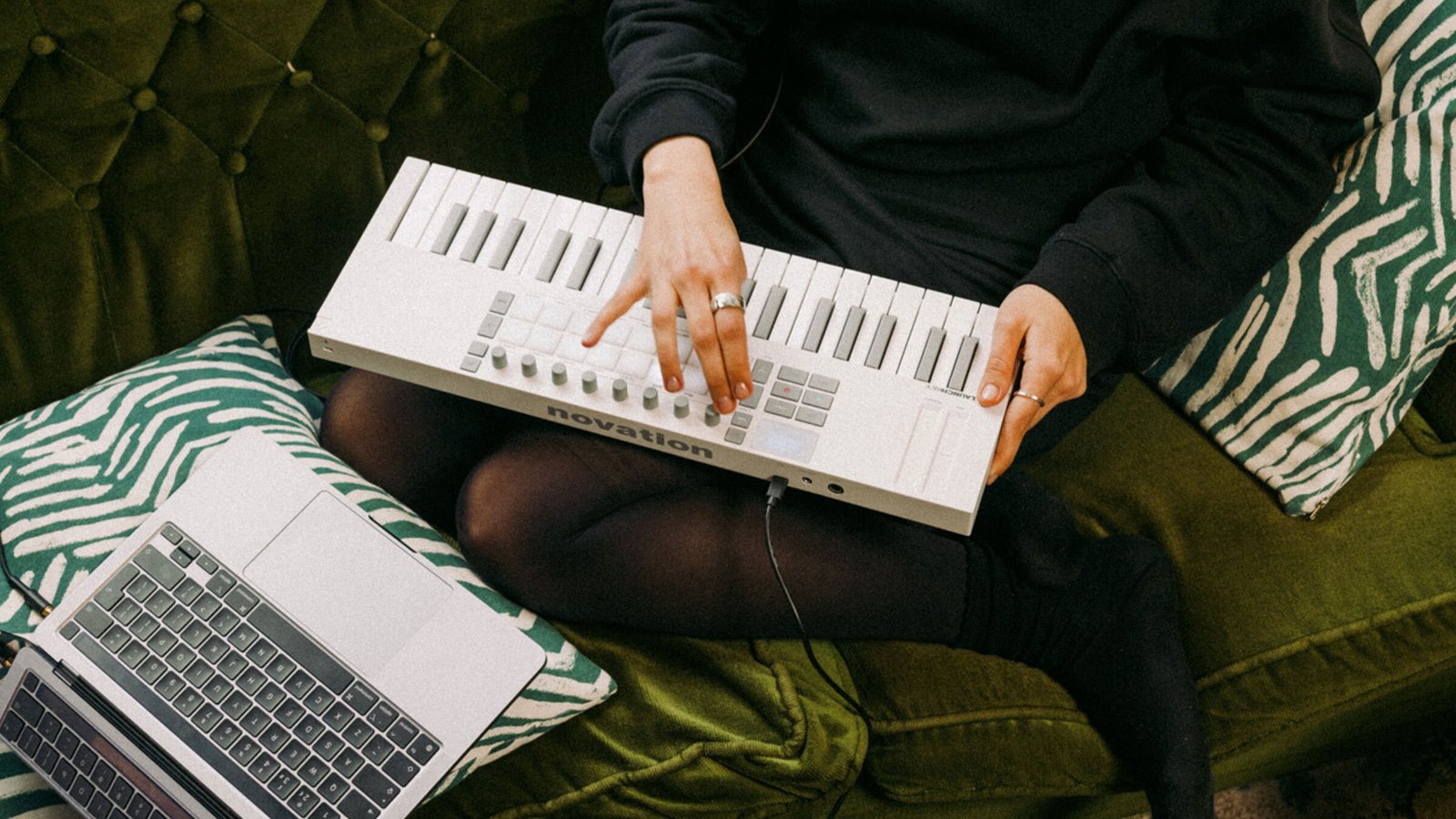 Launchkey Mini 37 White MK4 | Novation