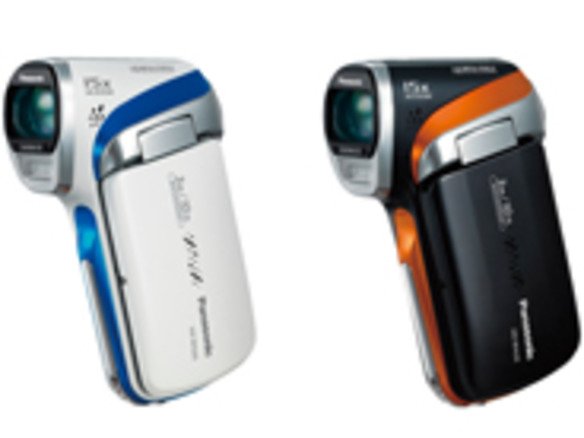 パナソニック、片手で撮れるタテ型スタイルのビデオカメラ--防水モデル