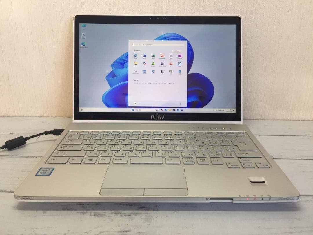 富士通 LIFEBOOK SH90/X 13.3型高解像度TFT 軽量コンパクト