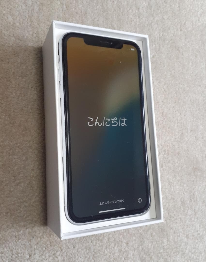 Apple iPhone XR ホワイト 本体　128GB